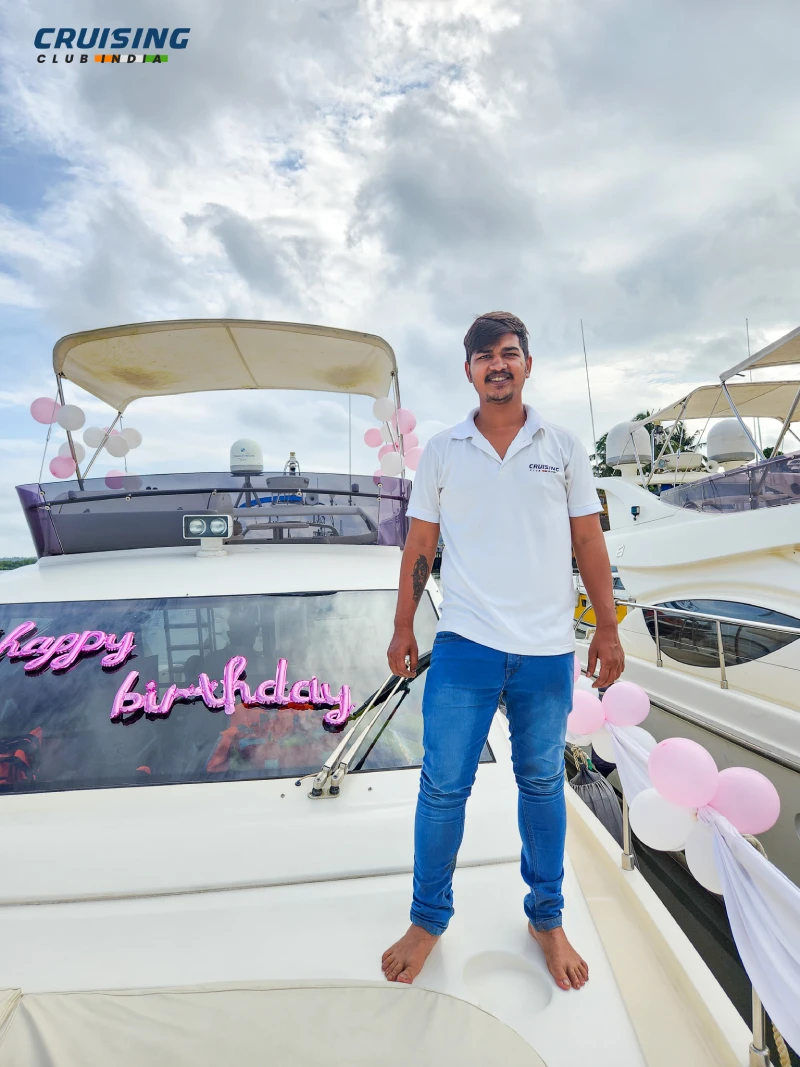 1695722898_Celebrating 21 in Style: Luxury Yacht Birthday_34115.webp